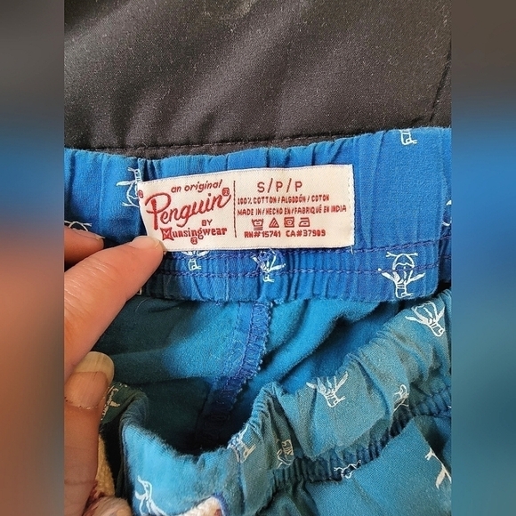 Original Penguin men's penguin pattern blue shorts, size Small S. - Picture 2 of 2